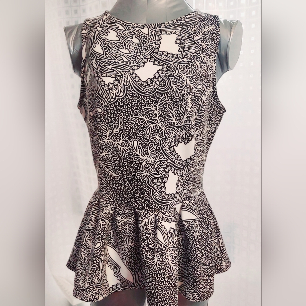 Worthington Black and White Peplum Top
